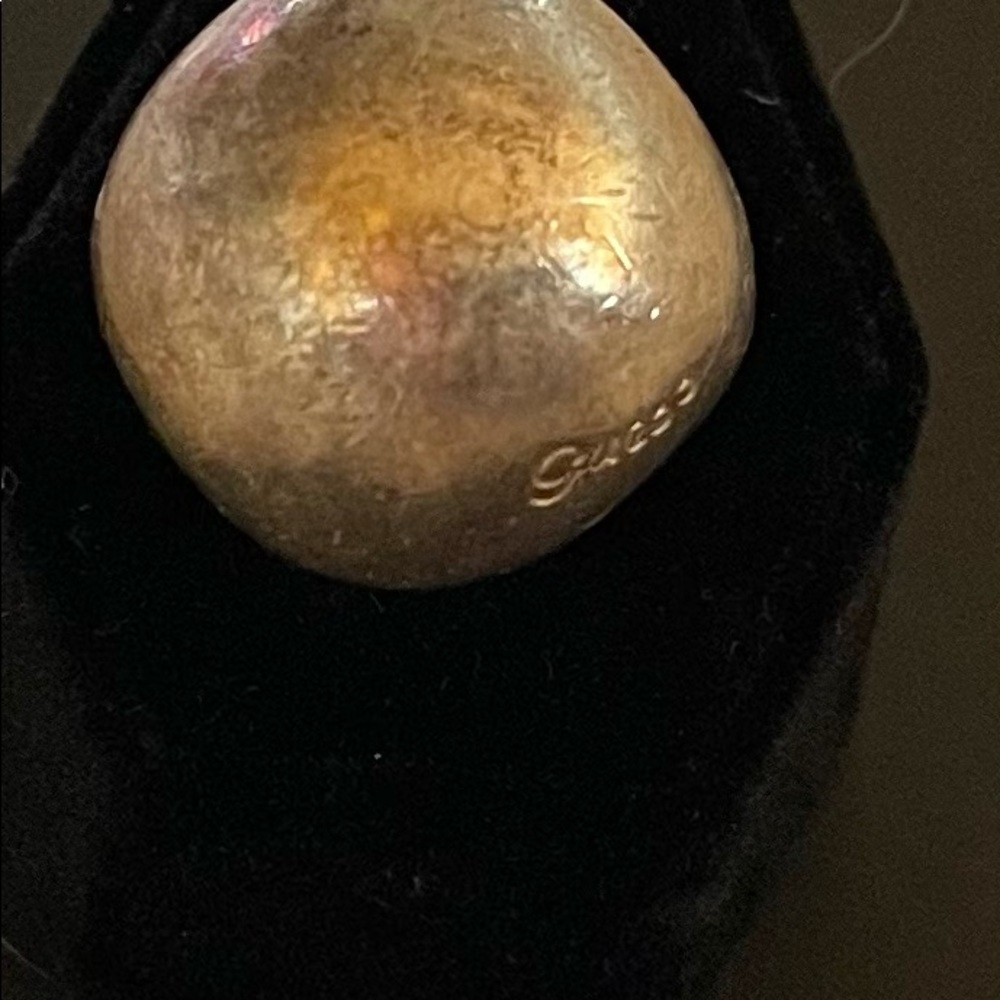 Guess ring